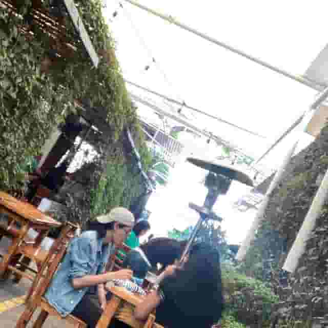 Bar & grill
