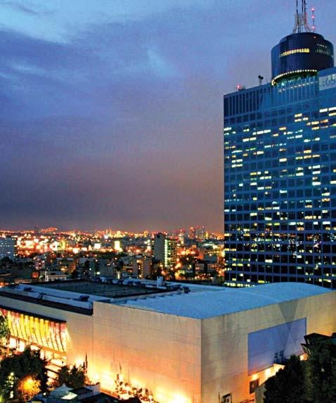 Explanada del WTC Mexico: Upscale rooftop skyline venue for corporate networking cocktail events.