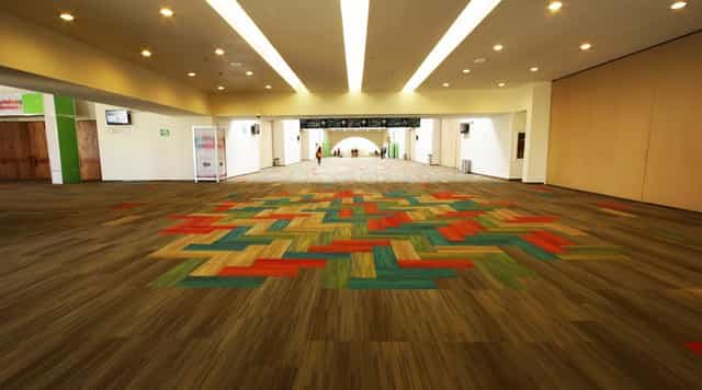 WTC México convention center pre-function space for professional networking and event registration.