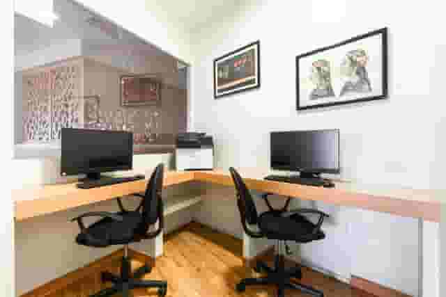 Salon Acacias