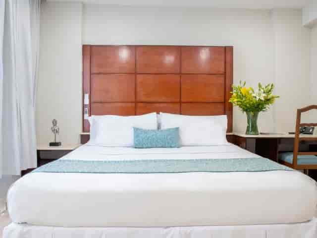 Hotel in Suites Coben standard room with workspace for business travel and guest accommodation.