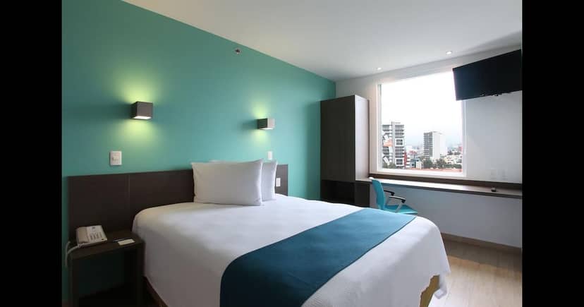 Modern hotel room with workspace for business travel and corporate lodging in Mexico City.