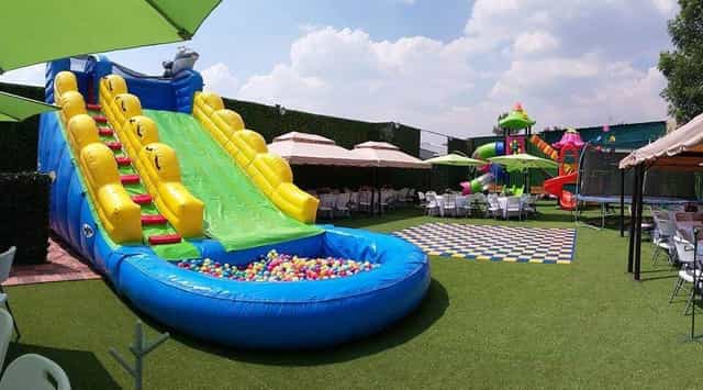 Outdoor inflatables at Salón COME PLAY, perfect for corporate activations and private family events.