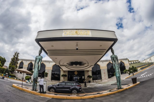 Architectural entrance at Centro Libanés, ideal for luxury brand activations and VIP corporate events.