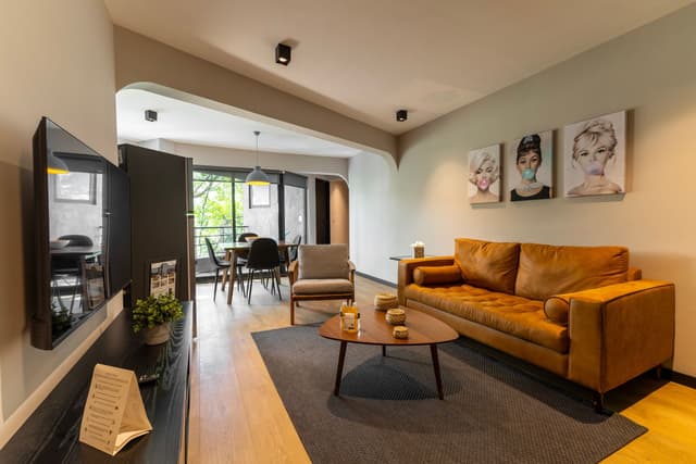 1BR | City Chic Living