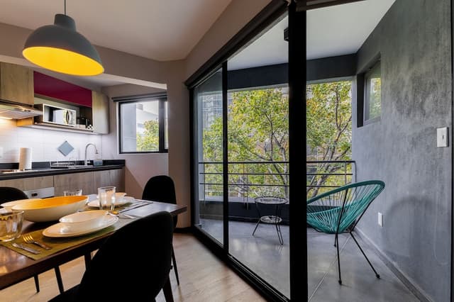 1BR | City Chic Living