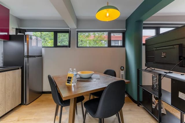 Cozy 1BR terrace nook for brainstorming and small-group corporate meeting event space.
