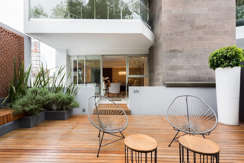 Cozy terrace lounge in Capitalia Condesa for small group meetings and VIP networking events.