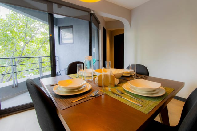 Dining area with skyline views in Capitalia Condesa Escandon for breakout meetings and events.