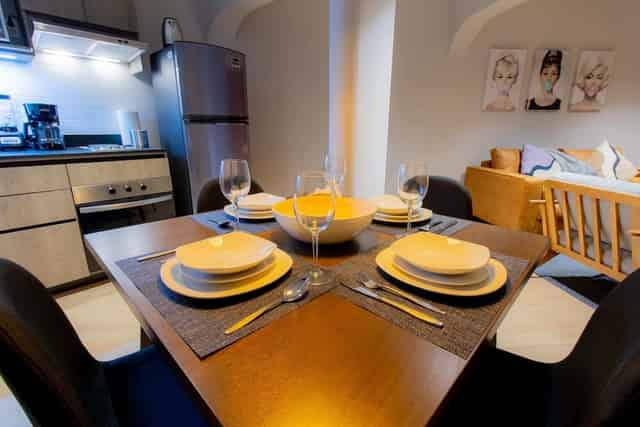 2BR | Vibrant Skyline Stay