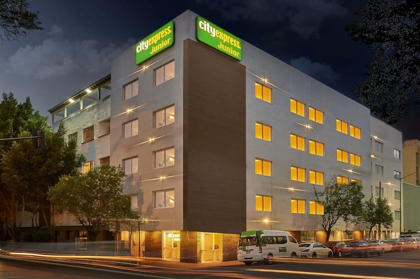 Torre Junior at Patriotismo Hotel & Villas: budget business hotel for group room blocks.