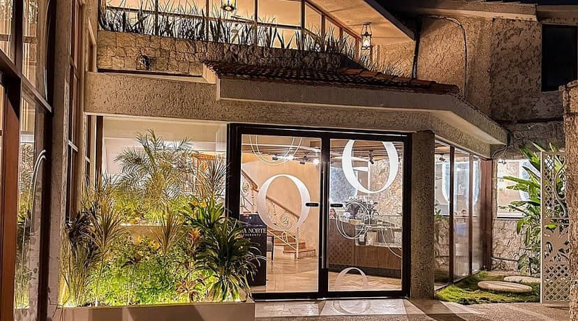 Modern boutique entrance at Parque España, Roma Norte; ideal for evening receptions and events.