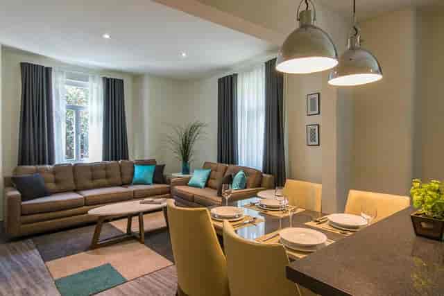 Casa Malí hybrid suite breakfast area for executive meetings and VIP networking events.