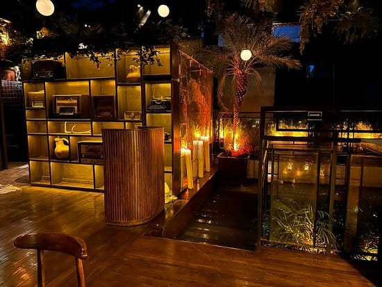 Upscale SALONES AMARILIS lounge with moody lighting for VIP receptions and networking mixers.