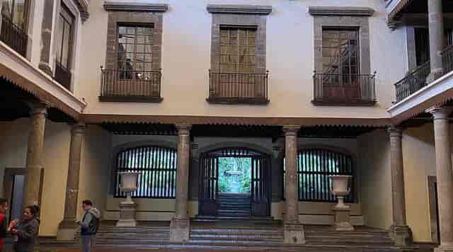 Casa de la Bola Museum: elegant architectural venue for upscale cocktail receptions and gala events.
