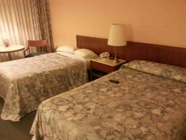 Dated Salon Consejo room at Hotel Bristol, ideal for corporate event housing and business meetings.