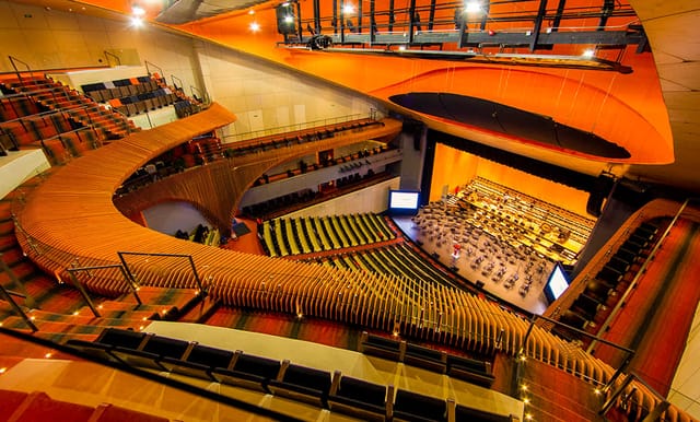 Multi-tiered Centro Cultural Carranza auditorium for event venue rentals and conference hosting.