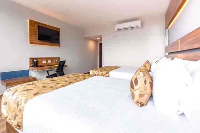 Sleep Inn Mexico City double hotel room with workspace for business meetings and group events.