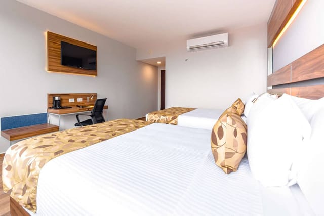 Sleep Inn Mexico City double hotel room with workspace for business meetings and group events.