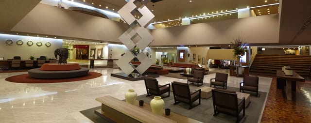 Modern hotel lobby at Presidente InterContinental México for executive meetings and networking.