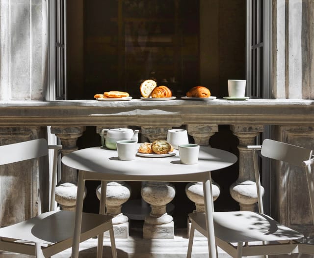 La Macaria, Casona Roma Norte: Bright VIP networking breakfast setup for small group events.