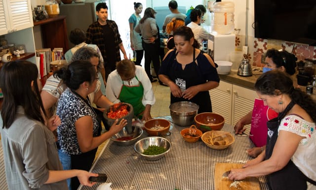Interactive culinary teambuilding workshop at Salón Huev@, Casa Gallina kitchen.