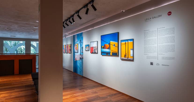 Leica Gallery Mexico City: Modern event space with track lighting for corporate receptions.