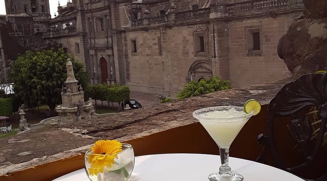 VIP welcome reception at La Casa de las Sirenas historic venue.