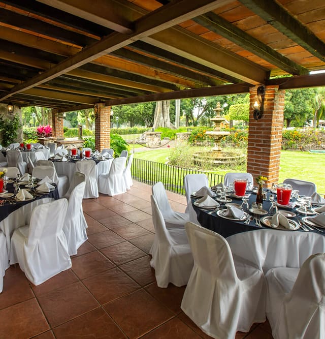 Hacienda Cocoyoc outdoor event space with garden views for weddings and corporate banquets.