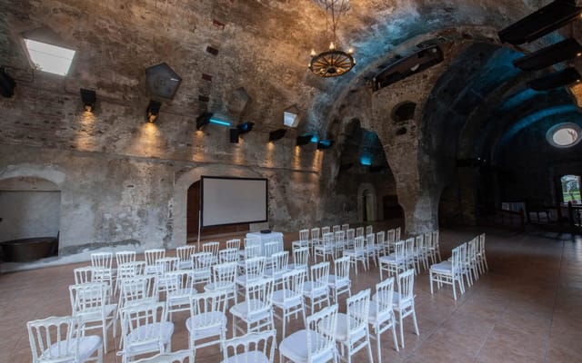 Salón Trapiche at Hacienda Cocoyoc: Historic stone venue set for theater-style corporate events.