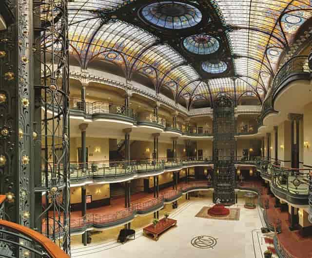 Luxury gala venue at Las Suites featuring a stunning stained-glass atrium for VIP receptions.