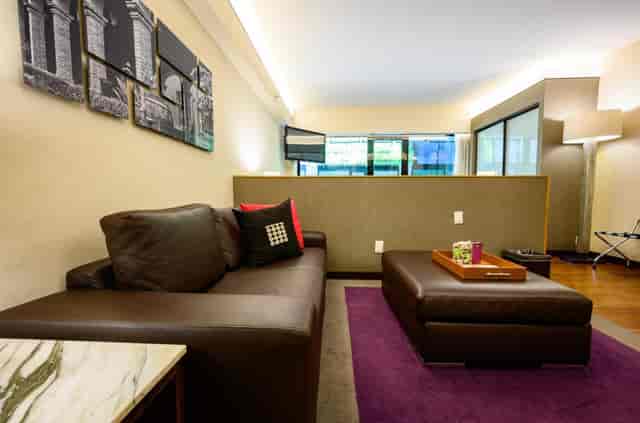 VIP meeting room in Las Suites, ideal for professional team debriefs and client consultations.
