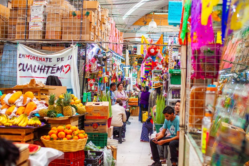 Mercado Jardín Balbuena, narrow market venue for immersive event and authentic cultural experiences.