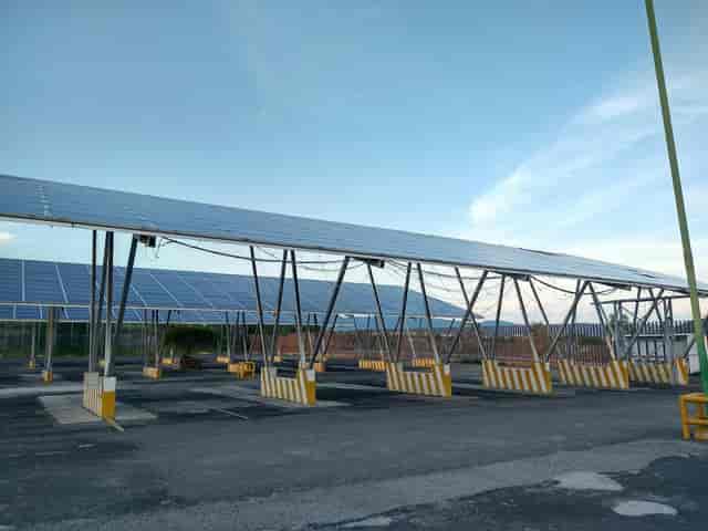 Solar-covered parking at WTC Morelos, ideal for sustainable conference venue and ESG events.