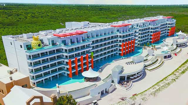 Nickelodeon Riviera Maya resort: beachfront pool event space for corporate retreats.