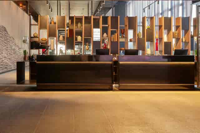 Sleek hotel reception desk at Salon Lauda, Fiesta Americana Viaducto for conference registration.