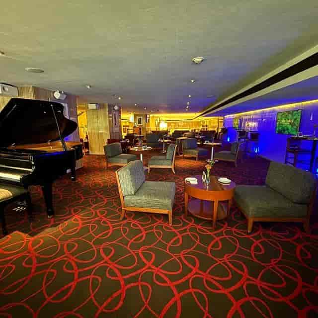Stelaris cocktail lounge with grand piano, ideal for upscale networking and corporate receptions.