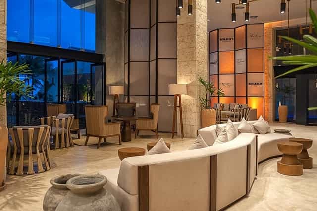 Manglar Lobby Bar, contemporary resort design, VIP breakout space, corporate event networking.