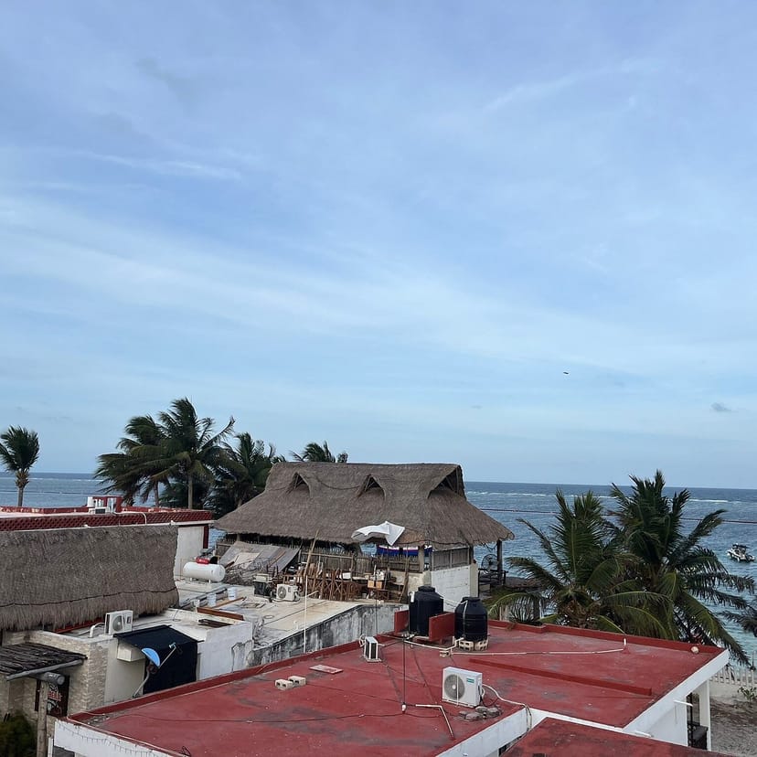 Rooftop venue in La Sirena requiring renovation for corporate events and professional gatherings.