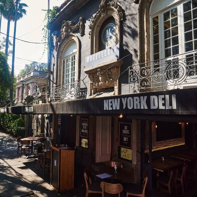 Salón Orizaba outdoor venue for corporate networking mixers and business lunch events.