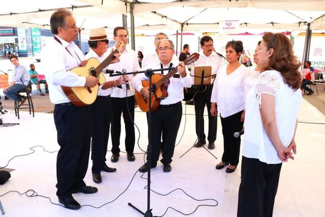 Live ensemble performance at Museo Regional de La Laguna auditorium event marquee.
