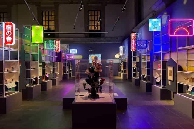 Altepepialcalli Museum workshop room with illuminated signage for experiential event exhibitions.