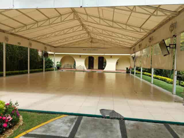 Salon Felix Cuevas open-air function room with tiled floors for social and corporate events.