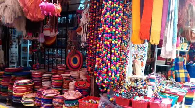 Artisan decor at Mercado Cuilapan: vibrant textured centerpieces for destination gala events.