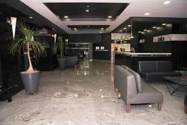 Modern Laila Hotel CDMX lobby for event check-ins and corporate meetings with polished stone floors.
