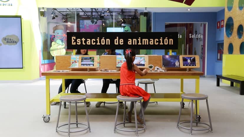 Recursos Didácticos interactive workstation at Papalote Museo del Niño for event engagement.