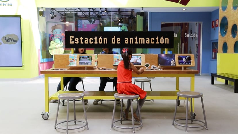 Recursos Didácticos interactive workstation at Papalote Museo del Niño for event engagement.