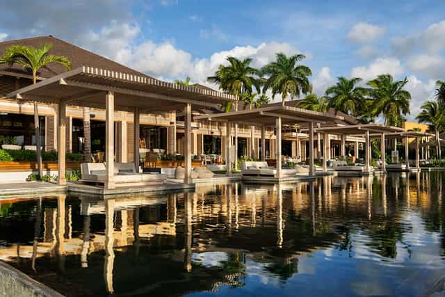 Sayil luxury waterfront cabanas at Banyan Tree Mayakoba for incentive retreats and corporate events.