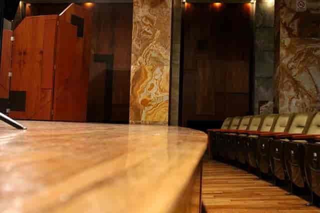 Sala Manuel M. Ponce auditorium with wood finishes for corporate presentations and keynotes.