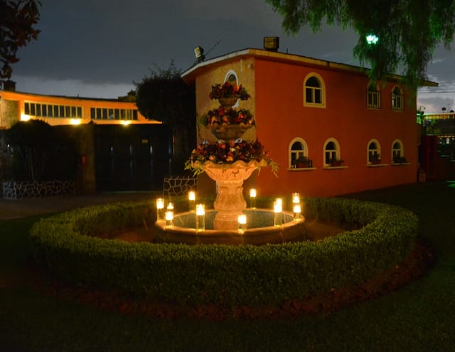 Courtyard fountain garden at Hacienda la Esmeralda for intimate wedding and cocktail hour events.